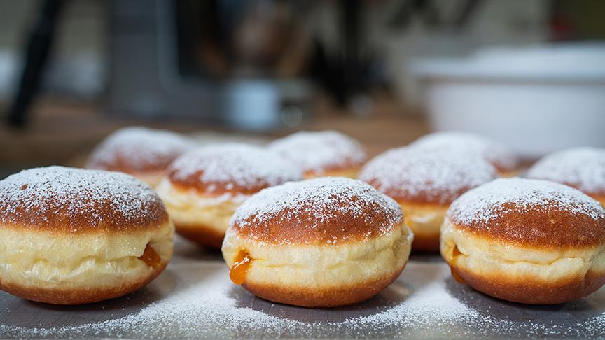 Silvia zu Besuch in der Bäckerei Holzer.