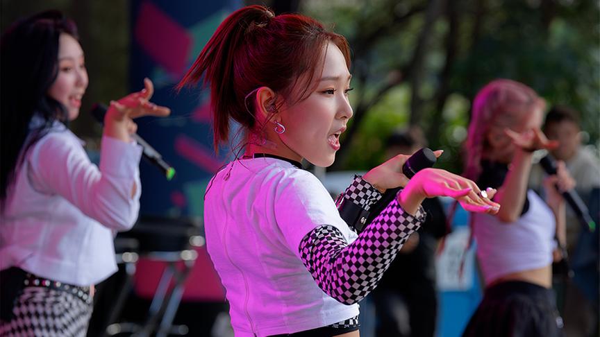 © Simeon Baker K-Pop Band Lightsum