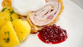 Sous vide gegartes Cordon Bleu vom Schweinerücken