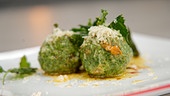 Spinat-Brennnesselknödel / Braune Butter / Parmesan