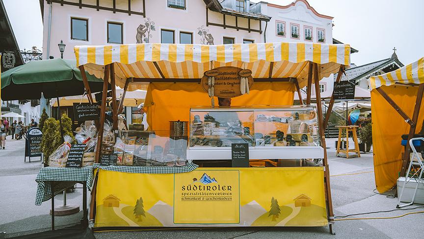 © Foto: Simeon Baker Der Wochenmarkt in St. Johann.