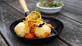Stinkerknödel mit Wildkräutersalat
