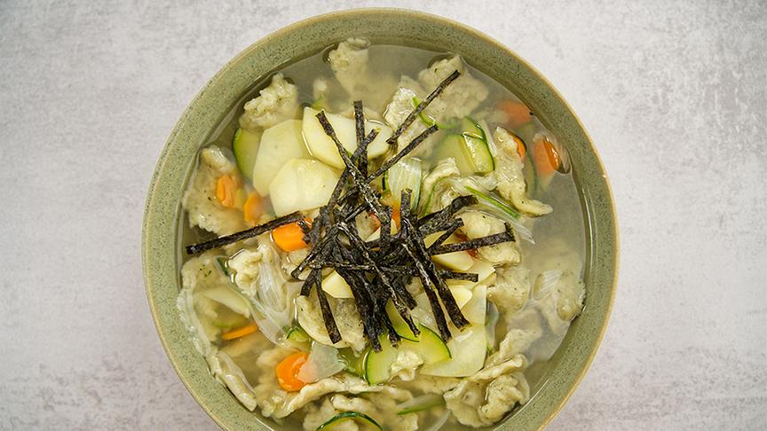 Suzebi - Hausgemachte Nudelsuppe mit Gemüse
