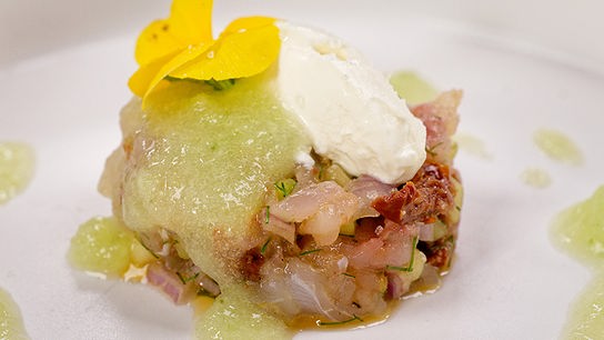 Tatar vom Felchen mit getrockneten Tomaten und Gurke