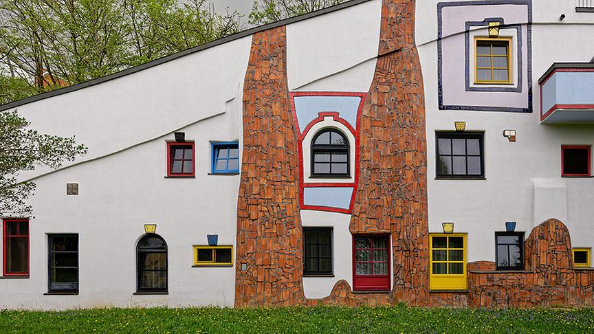 Das Rogner Bad Blumau ist ein architektonisches Gesamtkunstwerk und wurde von Friedensreich Hundertwasser entworfen.