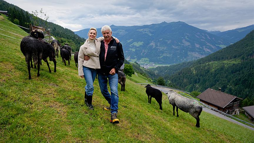 © ORF/ Silvia Schneider GmbH/ Juraj Melicher Silvia bei Züchtern der Tuxer Steinschafe.