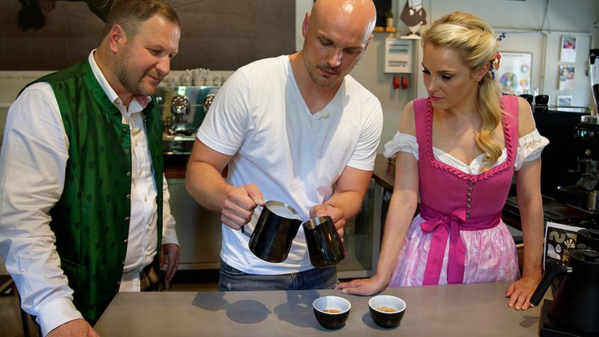 © Foto: Simeon Baker Silvia bei Barista Michael Haller.