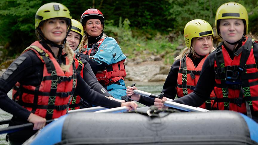 © ORF/ Silvia Schneider GmbH/ Juraj Melicher Silvia beim Wildwasser Rafting an der Saalach