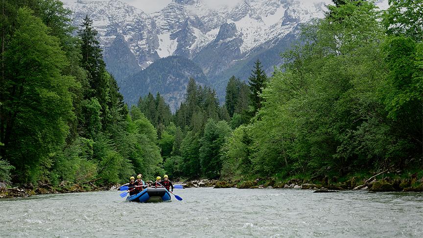© ORF/ Silvia Schneider GmbH/ Juraj Melicher Silvia beim Wildwasser Rafting an der Saalach