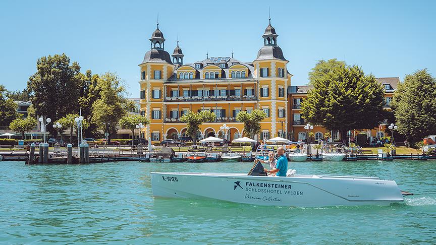 Mit dem Motorboot unterwegs am Wörthersee.
