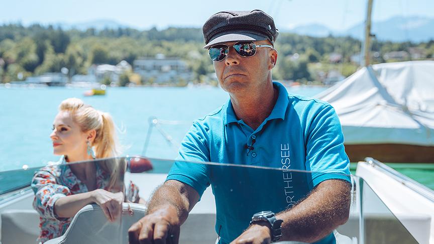 Mit dem Motorboot unterwegs am Wörthersee.