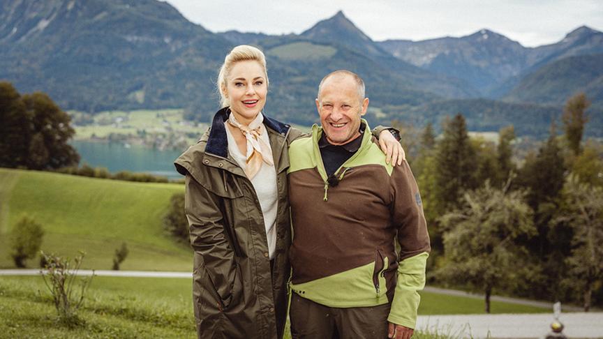 © ORF/ Silvia Schneider GmbH/ Simeon Baker Silvia zu Besuch am Hof von Familie Kogler