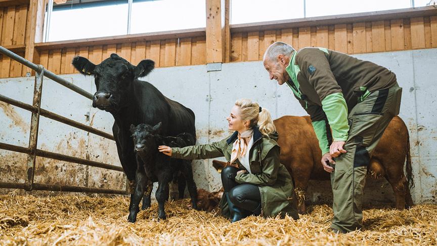 © ORF/ Silvia Schneider GmbH/ Simeon Baker Silvia zu Besuch am Hof von Familie Kogler