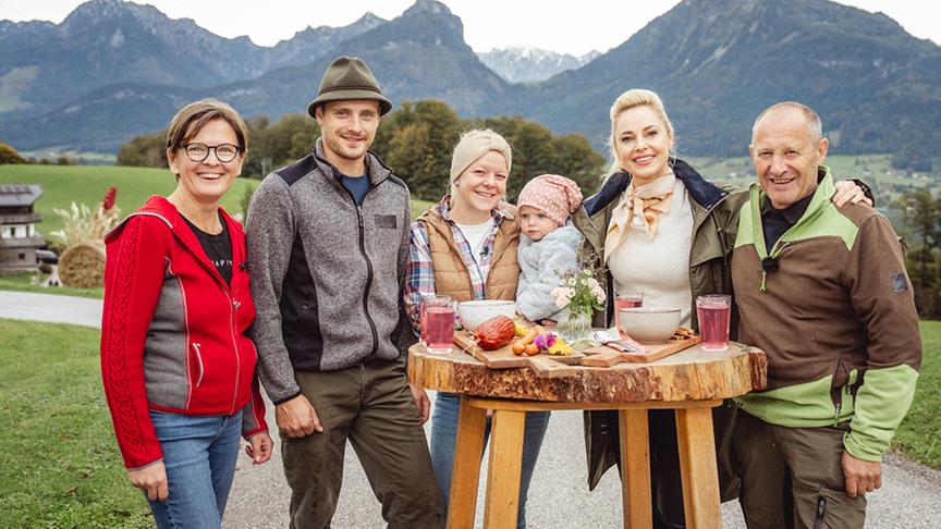 © ORF/ Silvia Schneider GmbH/ Simeon Baker Silvia zu Besuch am Hof von Familie Kogler