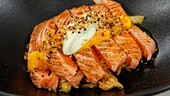 Geflämmte Lachsforelle mit brauner Butter & Salzzitronen-Ponzu