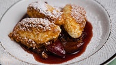 Topfennockerl mit Zwetschkenröster und Butterbrösel Topfennockerl mit Zwetschkenröster und Butterbrösel (Foto aus "Silvia kocht")