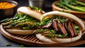 Bao Buns mit Spargel und Rind