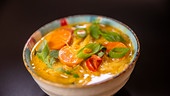 Karibische Curry Nudelsuppe