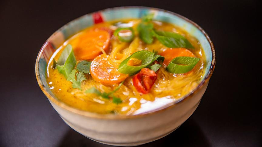 Karibische Curry Nudelsuppe