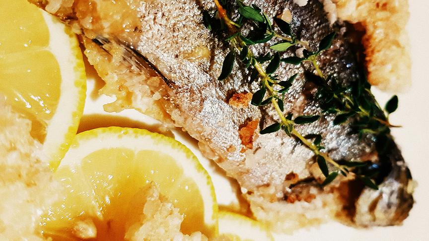 © Unsplash (Beispielfoto) Fisch im Ganzen