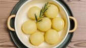 Kartoffelknödel mit geselchtem Tofu und Erbsen 