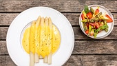Spargel mit Sauce Hollandaise
