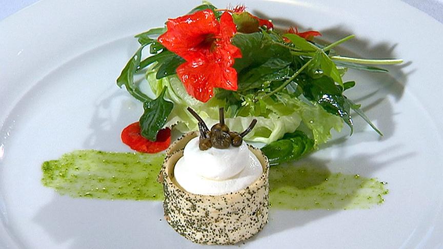 © ORF/Seppia - Zinnober Film Im Bild: Brennesselhippe mit Ziegenkäse.