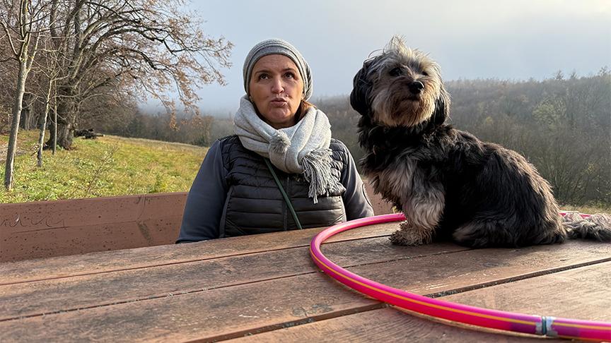 Barbara Karlich mit ihrer Hündin Frau Meixner