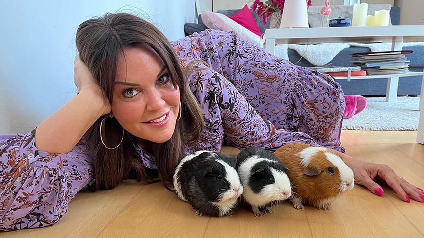 Martina Reuter mit Meerschweinchen