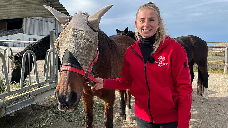 Michaela Fercher behandelt Belinda