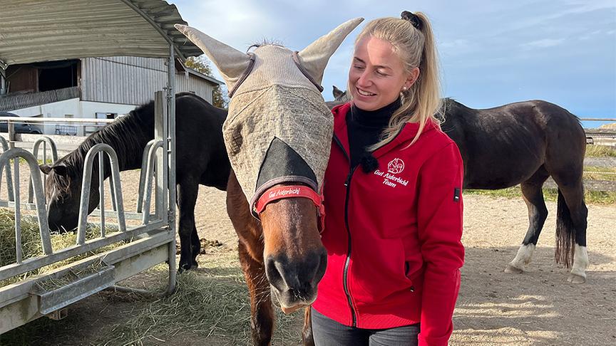 Michaela Fercher behandelt Belinda