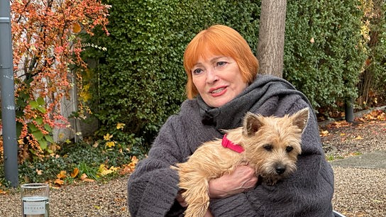 © ORF Chris Lohner mit Hündchen Sally