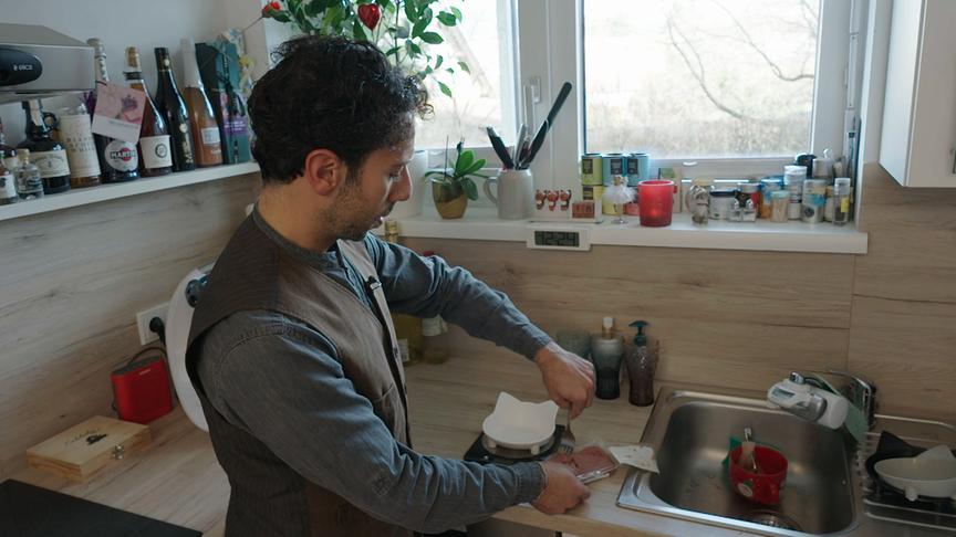 Danilo Campisi und Corinna Kamper haben drei Europäisch Kurzhaar Katzen zuhause.