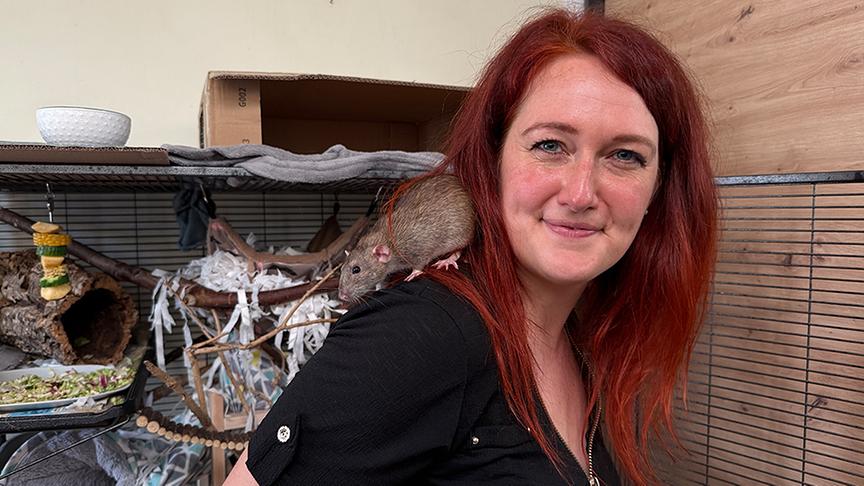 Janine van Bijnen-Lenz klärt auf, wie Ratten artgerecht gehalten werden.