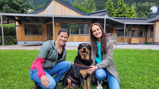 Maggie Entenfellner im Tierheim Pinzgau in Salzburg.