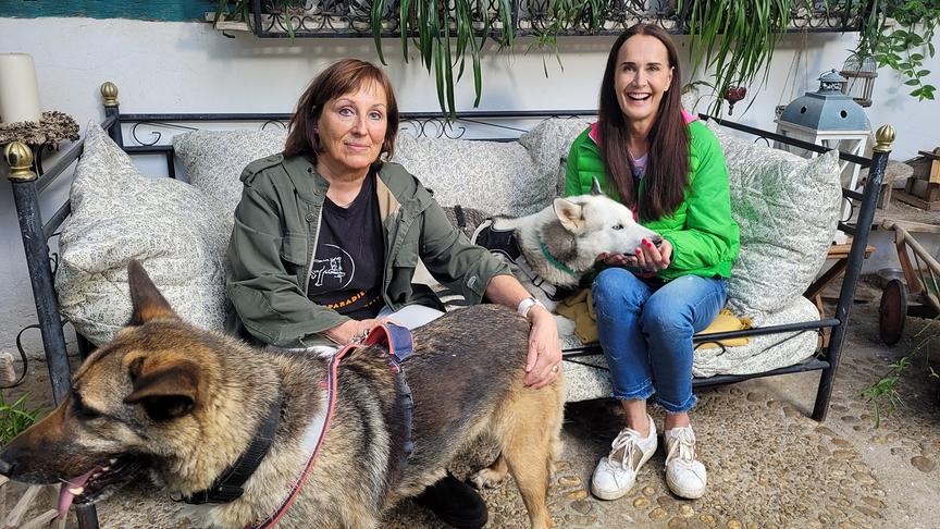 Maggie Entenfellner sucht ein Zuhause für "Kamina" und "Iglo".