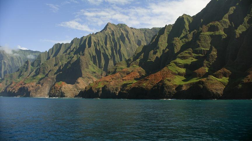 Im Bild: Die annähernd unberührte Nā Pali Küste auf Kauai.