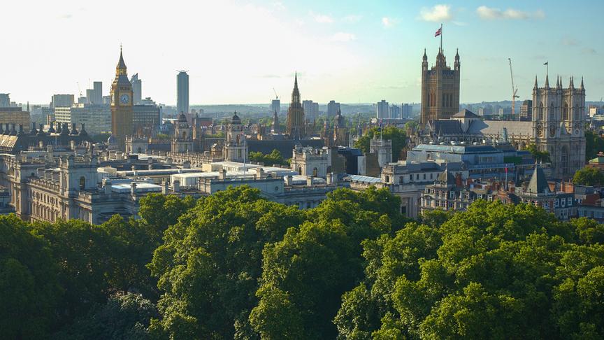 Blick auf London, unter anderem mit Big Ben und Westminster Abbey.