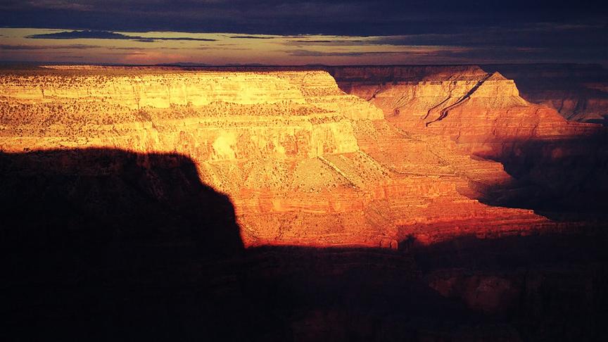 Canyon im Licht der aufgehenden Sonne.