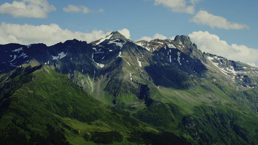 Im Bild: Arlbergmassiv im Frühling.