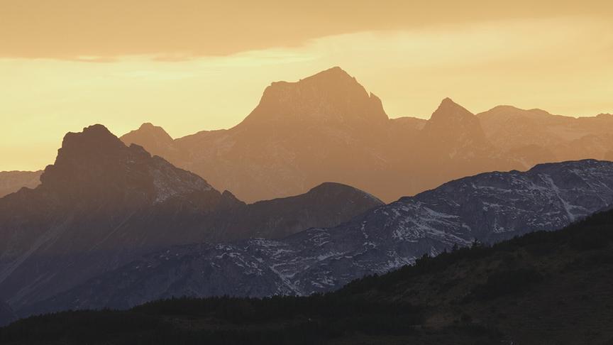 Im Bild: Abendstimmung über dem Arlberg.
