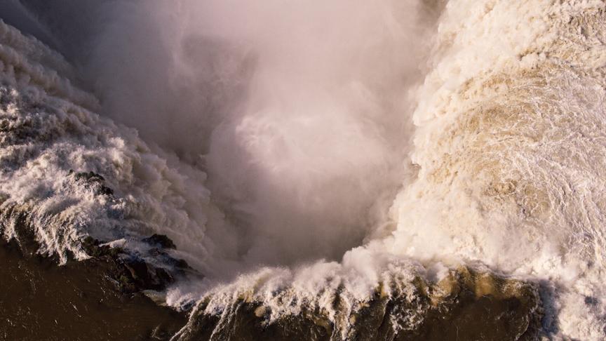 Im Bild: An den Wasserfällen von Iguazú stürzen jede Sekunde bis zu 6 Millionen Liter Wasser in die Tiefe.