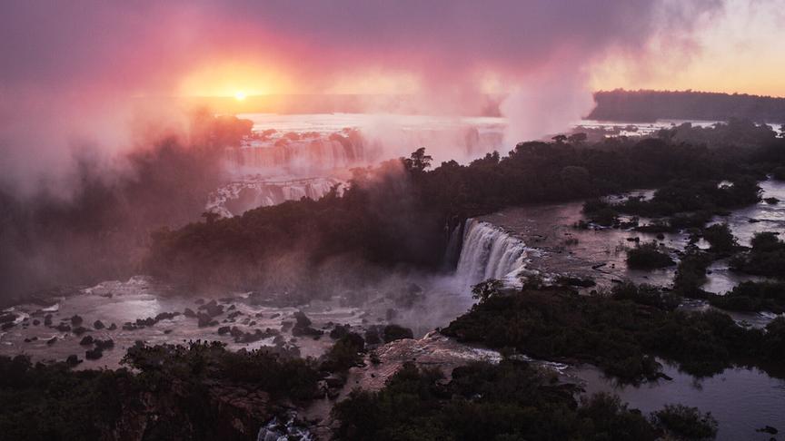 Im Bild: Die Wasserfälle von Iguazú sind die größten der Erde.