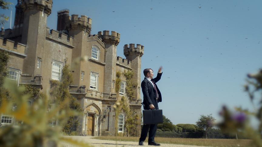 Im Bild: „Wilding“ erzählt vom Knepp-Projekt in Südengland, bei dem landwirtschaftlich genutzte Flächen der Natur zurückgegeben wurden – ein Experiment, das zur Rückkehr zahlreicher Tier- und Pflanzenarten führte und heute als Vorbild für Renaturierung in Europa gilt.