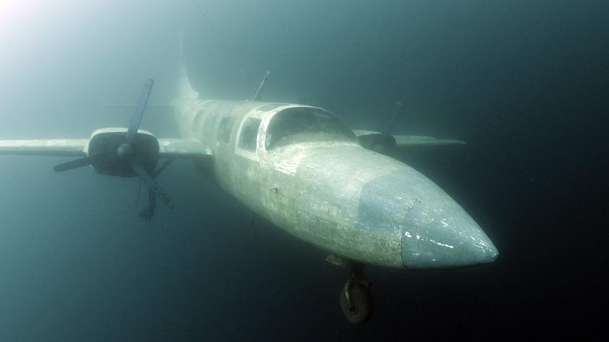 © Foto: ORF/Nautilusfilm/Andreas Hartl Im Bild: Unterwasseraufnahme eines versunkenen Flugzeugs.