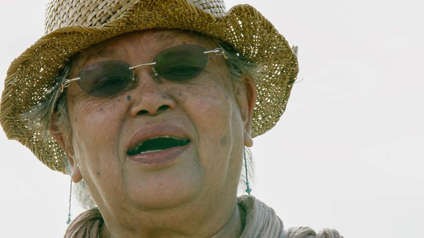 Im Bild: Die Textildesignerin Akiko Ishigaki verwendet für ihre Stoffe nur Ressourcen aus der Natur.