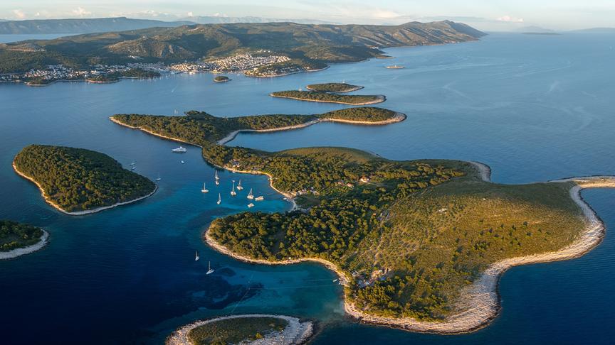 Im Bild: Paklinski Otoci (Hölleninseln) vor der Insel Hvar.