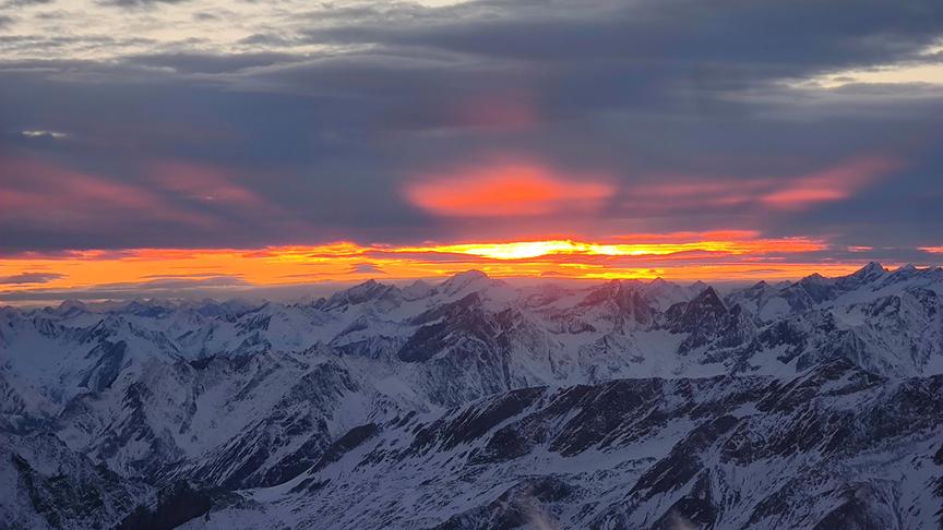 © Foto: ORF/Interspot Film/Martin Haupt Im Bild: Großglockner Berglandschaft, Blick Richtung Osten Sonnenaufgang.