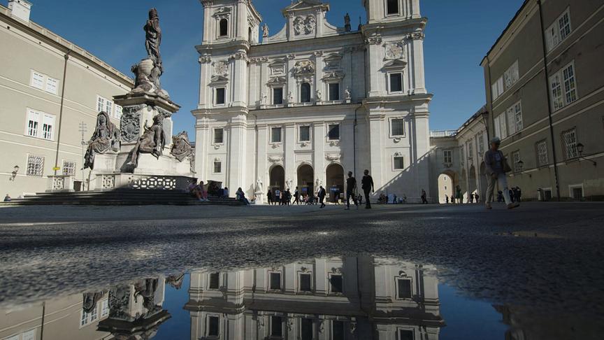 Im Bild: Domplatz Salzburg.