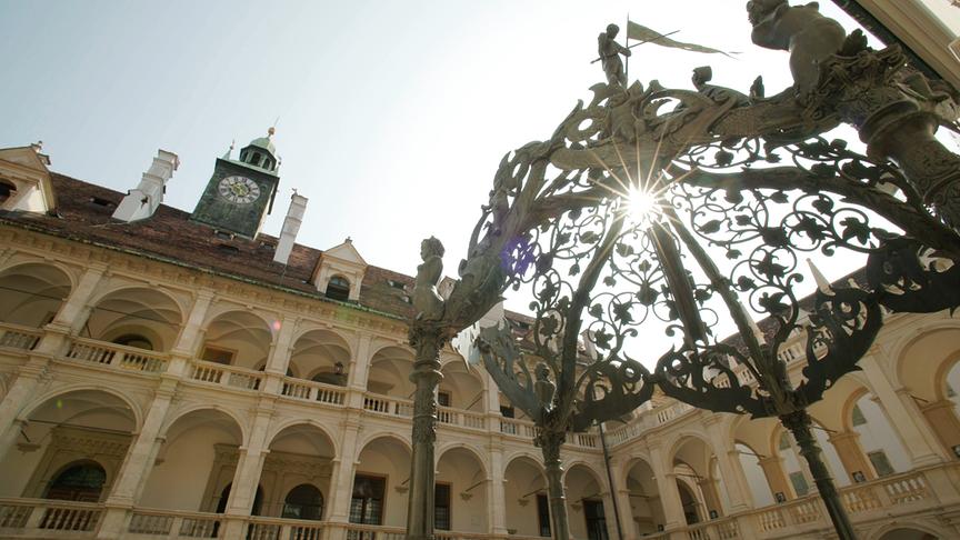 Im Bild: Arkadenhof Graz.